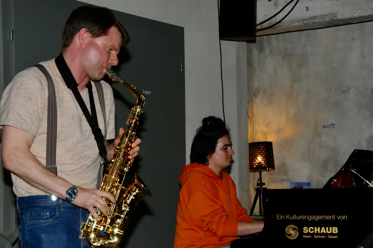 Atlant Bieri mit dem Saxophon und Arin am Klavier.